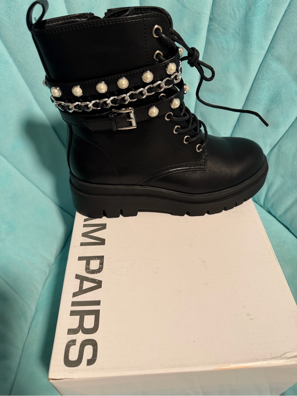Dreampairs Black Lace-Up Combat Boots with Pearl & Chain Accents Brand New Sz 6